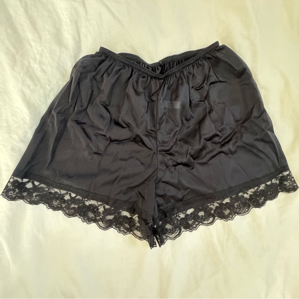 Black lace shorts - size medium